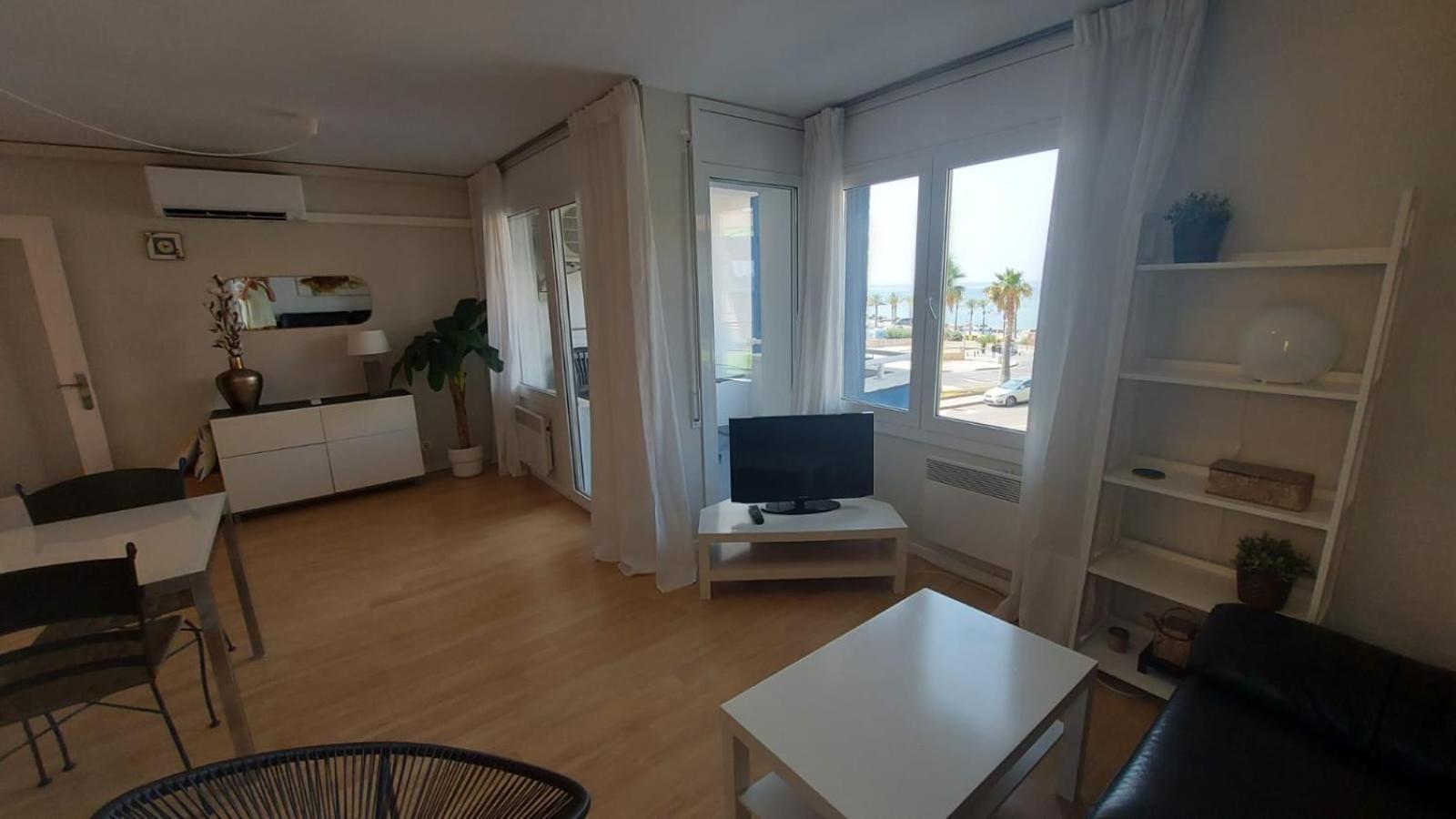 1ª Linea Reformado Y Frente Al Puerto Deportivo Firmamos Contrato Si El Cliente Lo Solicita Aunque Es Necesario Hacer La Reserva Para Poder Comunicarse L'Hospitalet de l'Infant Exterior foto